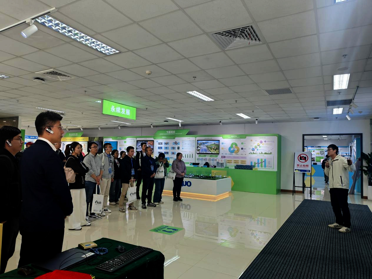 Qianyi team visiting paper‑product R&D center