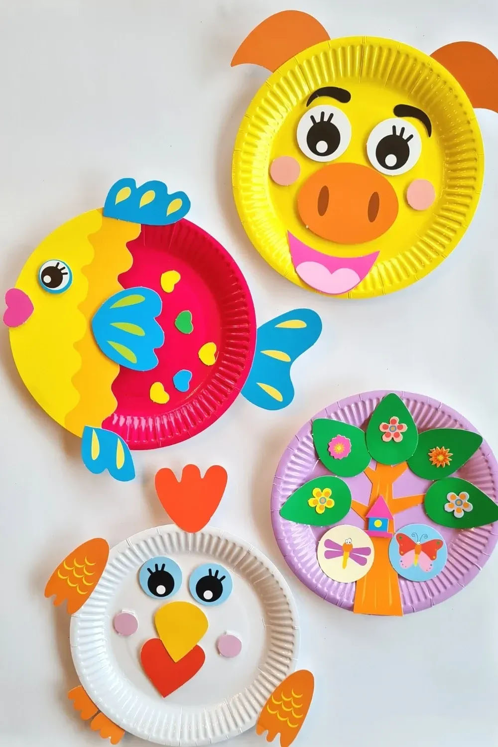 Group snapshot of Qianyi family‑day paper‑plate DIY event