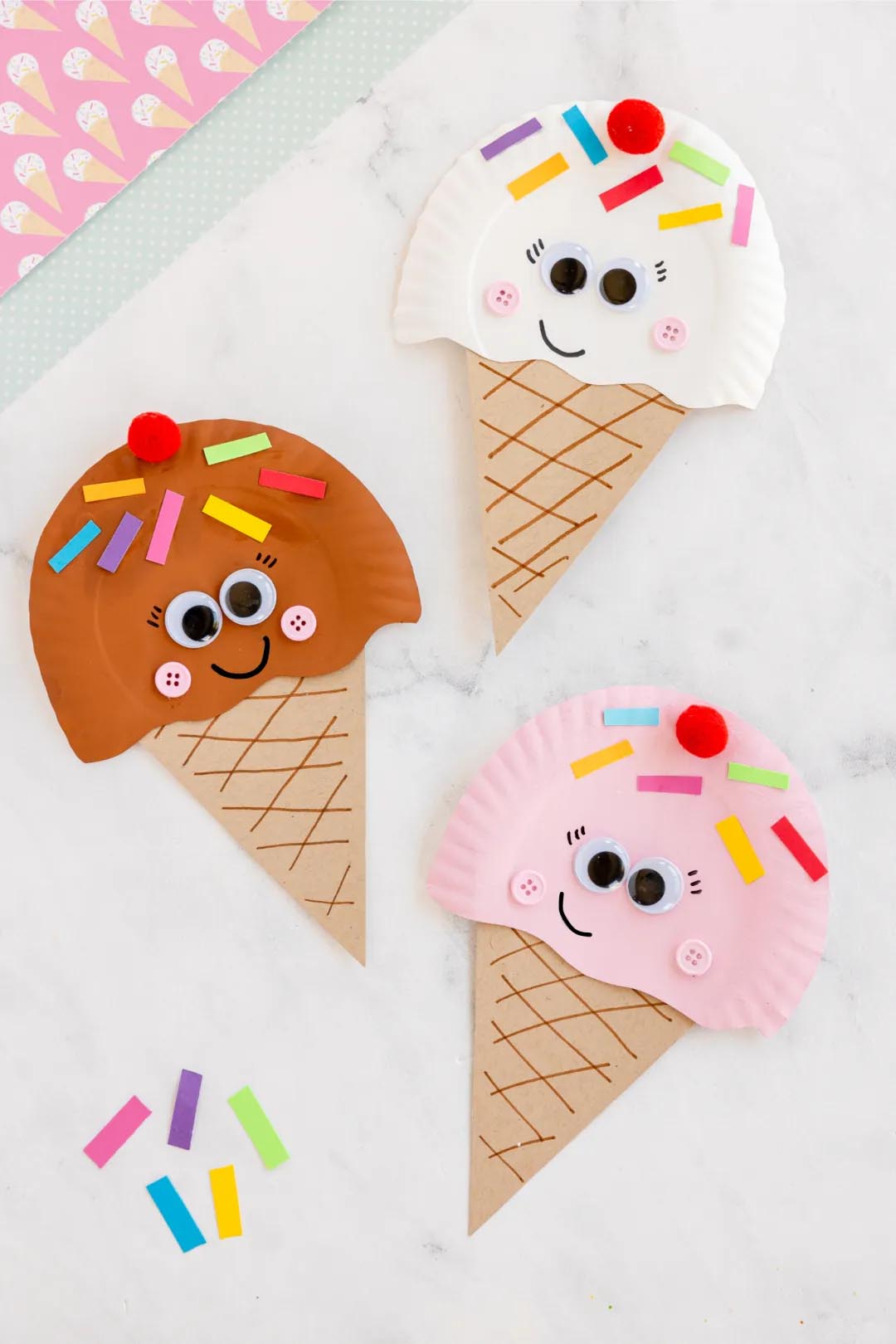 Group snapshot of Qianyi family‑day paper‑plate DIY event