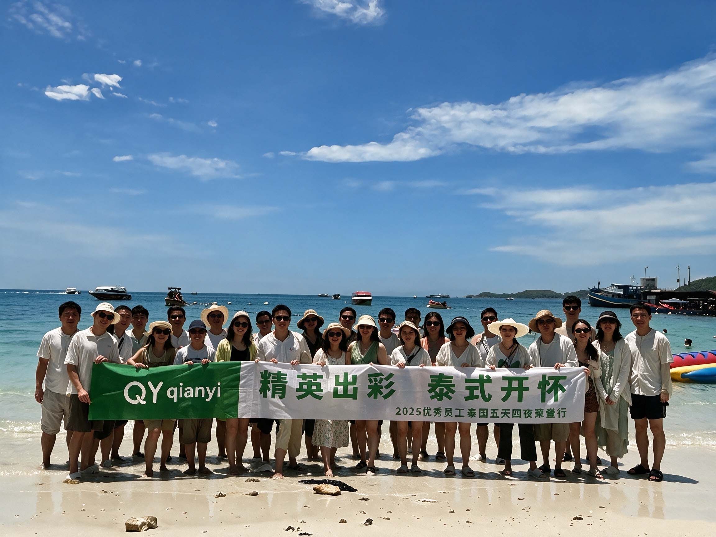 Group photo Koh Larn beach